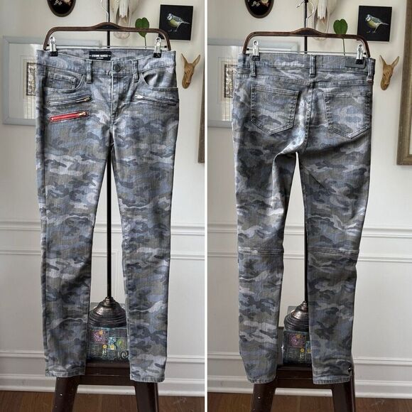 Etienne Marcel Zippered Camouflage Jeans $228 29 - Picture 2 of 9